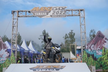 Maxi Yamaha Day 2022: Ratusan Bikers Rayakan di Gunung Ijen